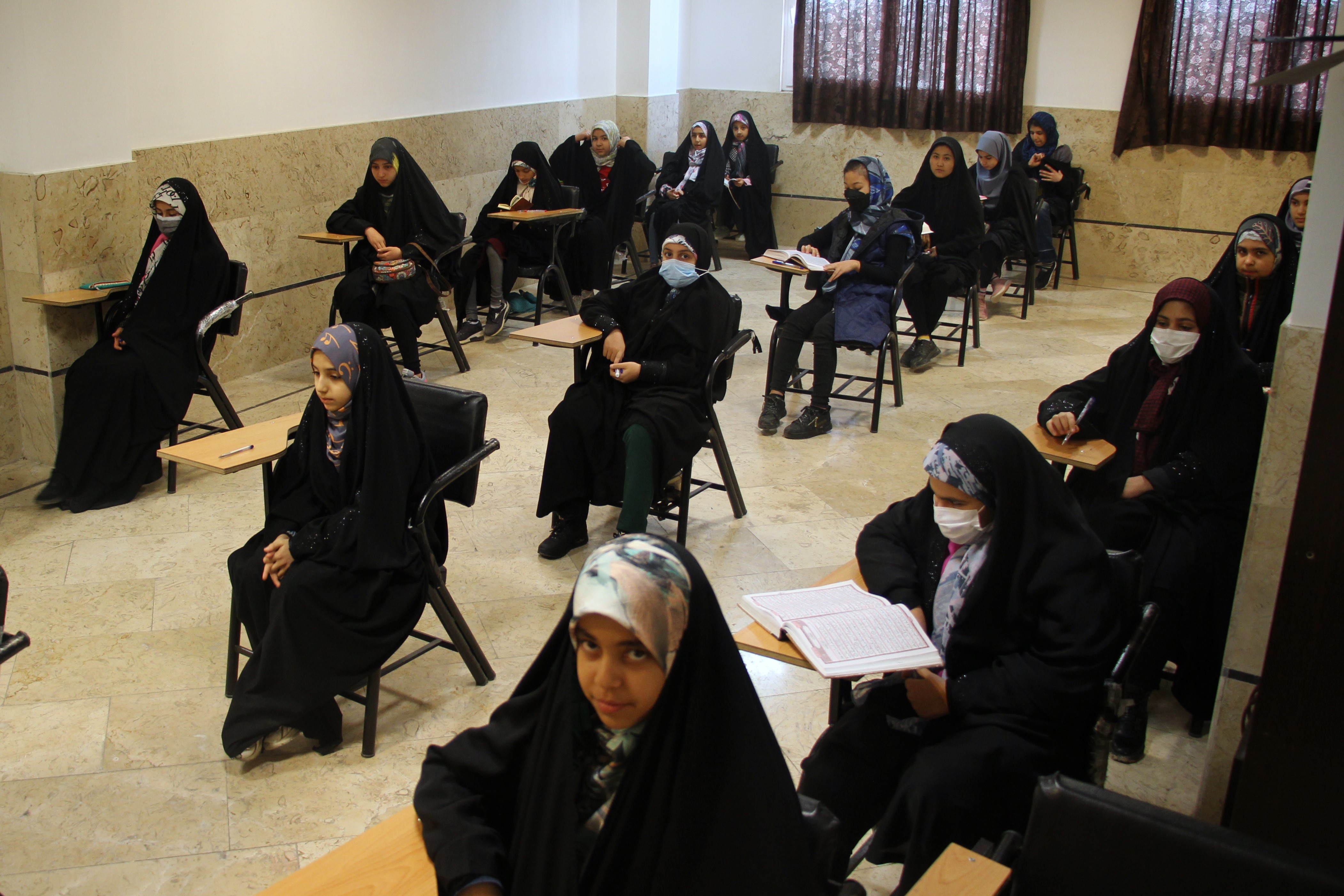 جمعآوری و ترمیم ۱۰۰ هزار قرآن و ادعیه در دارالقرآن اهلبیت