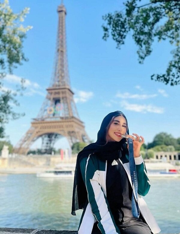 ژست خاص ناهید کیانی پای برج ایفل + عکس