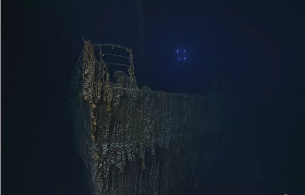 بقایای کشتی تایتانیک در اعماق دریا