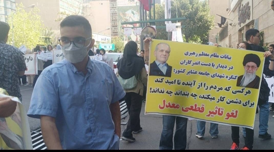 تجمع مجدد کنکوریها مقابل نهاد ریاست جمهوری/ داوطلبان: وعده افزایش یک و نیم برابری ظرفیت کنکور داده شد