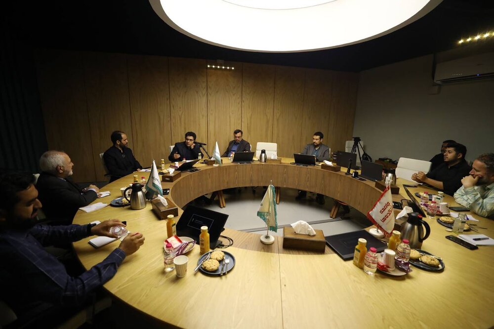 ظریف: همچنان به صورت غیررسمی به وزارت امور خارجه کمک میکنم