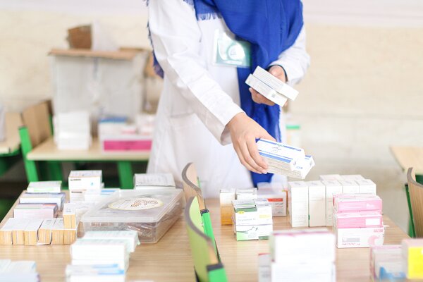 حضور جهادگران دانشگاه علوم پزشکی آزاد اسلامی تهران در چهاردانگه/ بهرهمندی ۴۰۰ نفر از خدمات پزشکی و دندانپزشکی