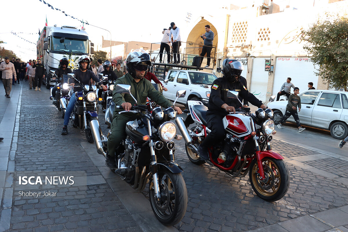 آیین استقبال از هشت شهید گمنام دفاع مقدس در یزد آیین استقبال از هشت شهید گمنام دفاع مقدس در یزد