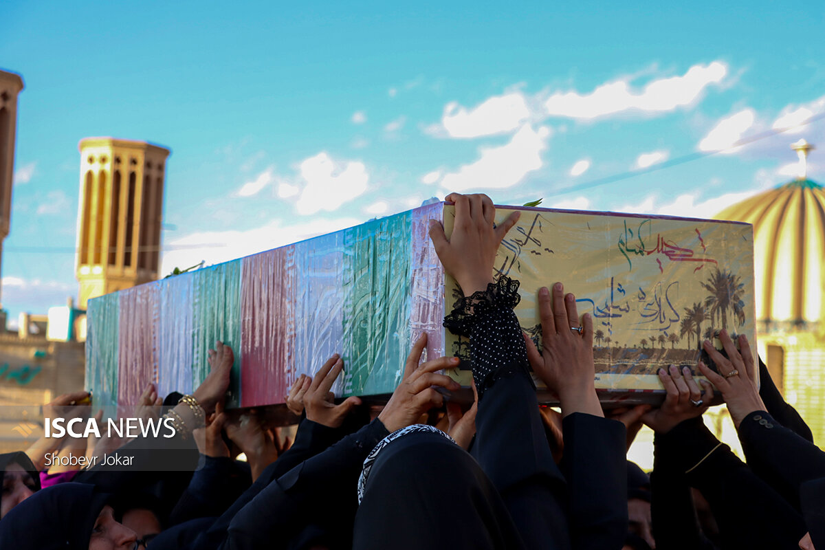 آیین استقبال از هشت شهید گمنام دفاع مقدس در یزد آیین استقبال از هشت شهید گمنام دفاع مقدس در یزد