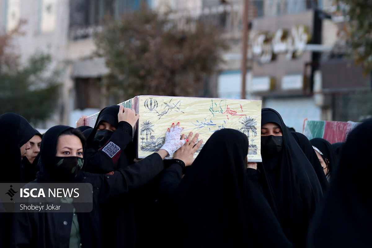 آیین استقبال از هشت شهید گمنام دفاع مقدس در یزد آیین استقبال از هشت شهید گمنام دفاع مقدس در یزد