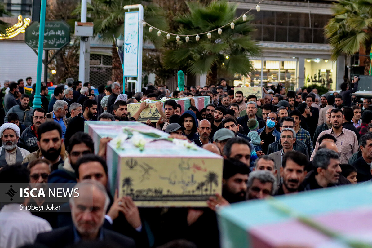 آیین استقبال از هشت شهید گمنام دفاع مقدس در یزد آیین استقبال از هشت شهید گمنام دفاع مقدس در یزد