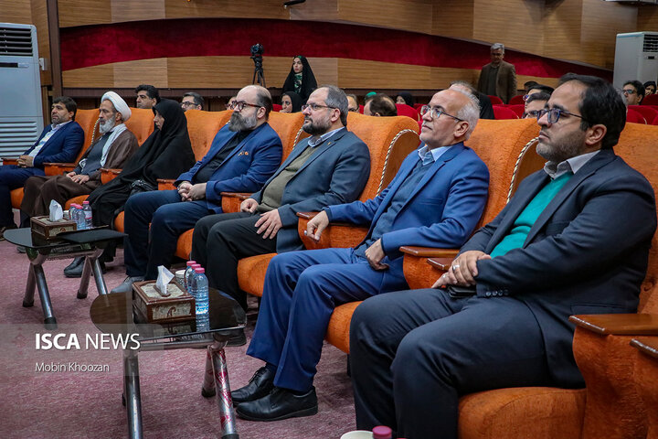 مفاخر انقلاب اسلامی در آئین “عصر انقلاب”