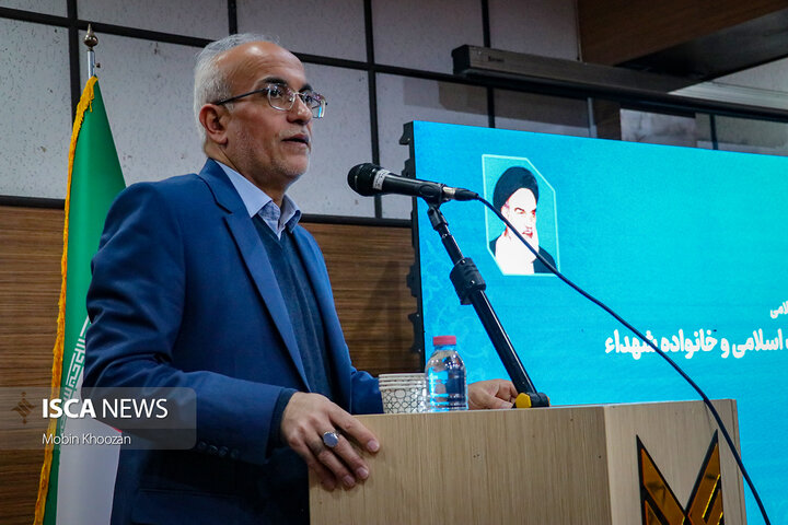 مفاخر انقلاب اسلامی در آئین “عصر انقلاب”