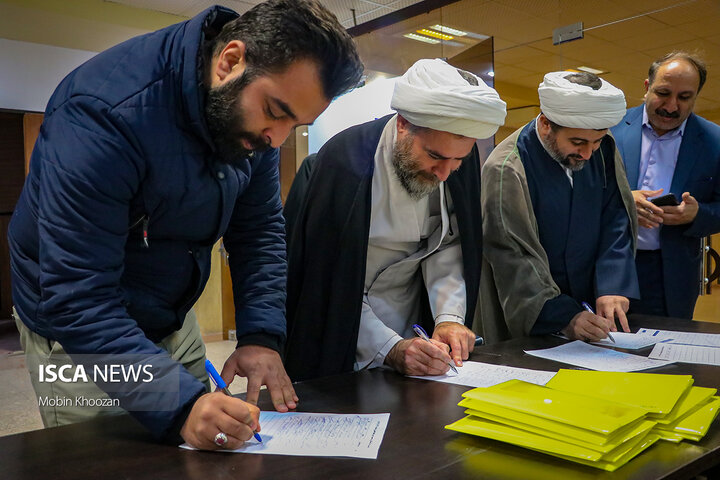 مفاخر انقلاب اسلامی در آئین “عصر انقلاب”