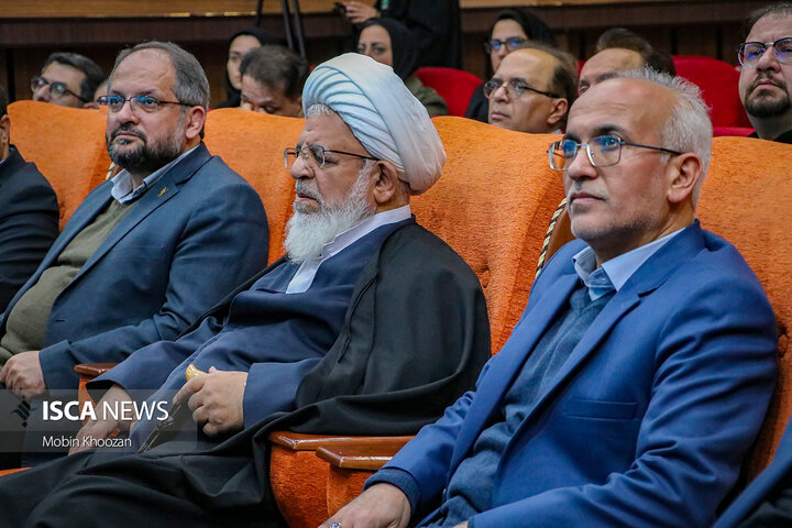 مفاخر انقلاب اسلامی در آئین “عصر انقلاب”