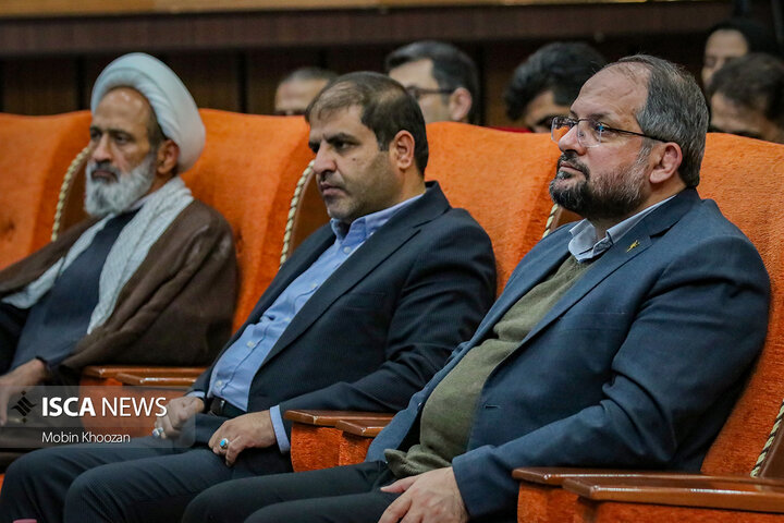 مفاخر انقلاب اسلامی در آئین “عصر انقلاب”