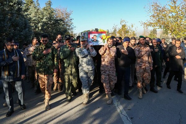 وداع باشکوه  تیپ نیروهای ویژه صابرین با پیکر شهید علی احمدی