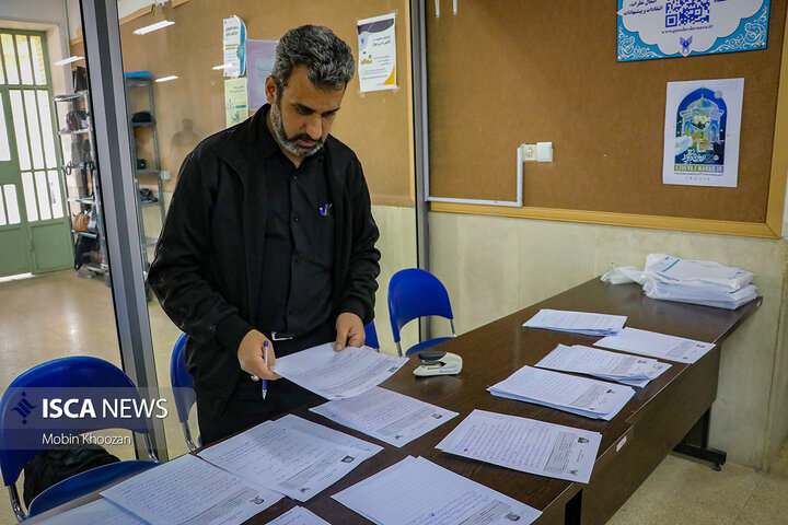 گزارش تصویری از برگزاری امتحانات نیمسال اول سال تحصیلی ۱۴۰۳-۱۴۰۴ در دانشگاه آزاد اسلامی یزد