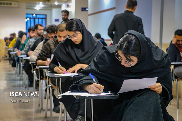 گزارش تصویری از برگزاری امتحانات نیمسال اول سال تحصیلی ۱۴۰۳-۱۴۰۴ در دانشگاه آزاد اسلامی یزد