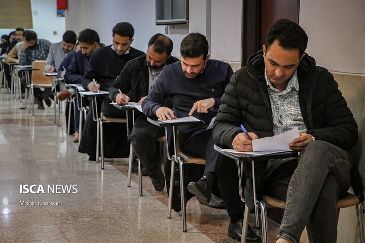 گزارش تصویری از برگزاری امتحانات نیمسال اول سال تحصیلی ۱۴۰۳-۱۴۰۴ در دانشگاه آزاد اسلامی یزد