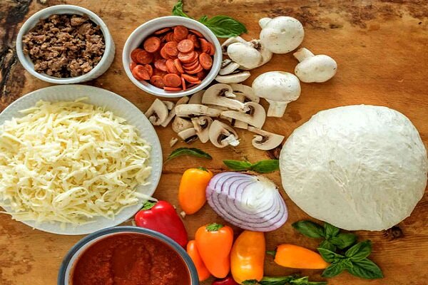 آموزش آشپزی / طرز تهیه پیتزا پپرونی تنوری در منزل
