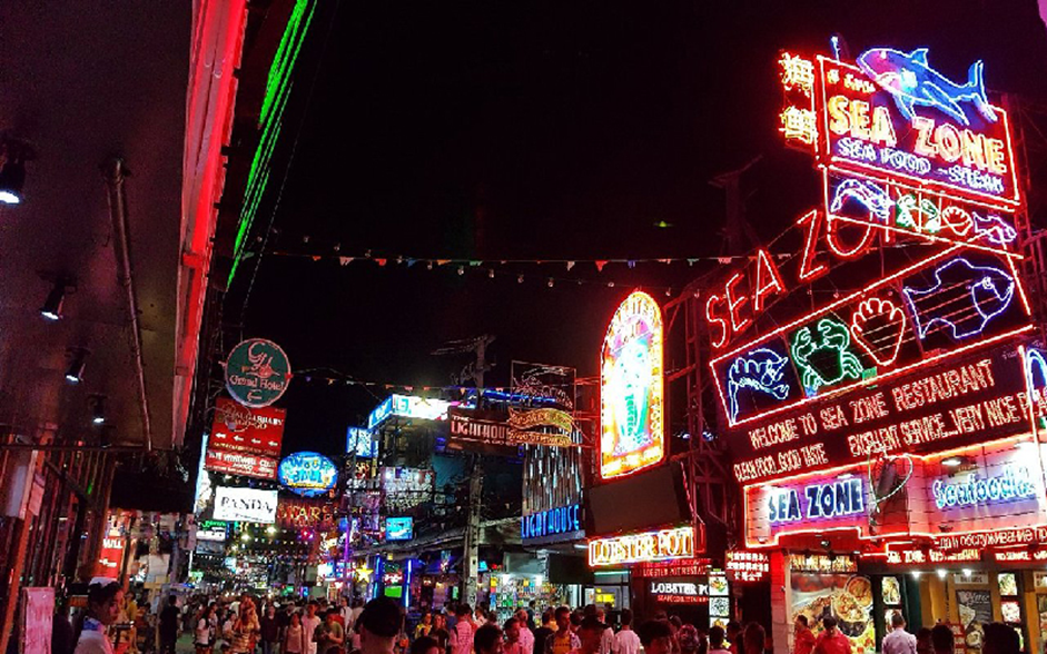 در پاتایا چه میگذرد؟ نگاهی به جشنهای شبانه و گشت و گذار بیپایان!