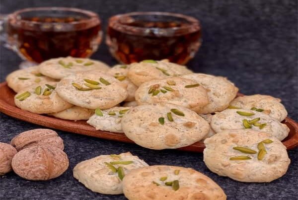 آموزش شیرینی پزی / طرز تهیه شیرینی پفکی گردویی با سفیده به روش قنادی