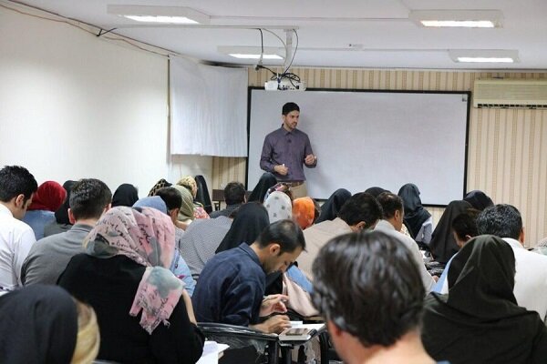 کاهش سنوات کارشناسی بدون تغییر محتوا، روشها و برنامههای درسی امکانپذیر نیست کاهش سنوات کارشناسی بدون تغییر محتوا، روشها و برنامههای درسی امکانپذیر نیست