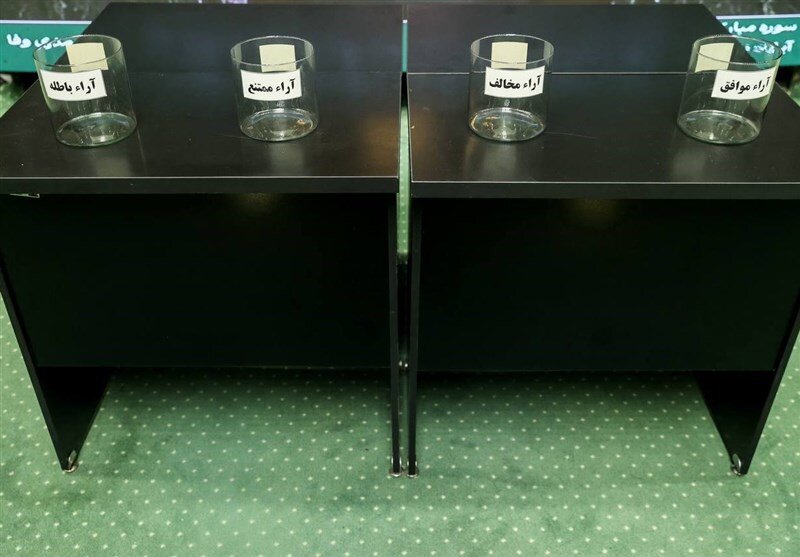 همتی با 182 رای برکنار شد