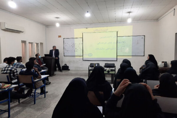 کارگاه‌های آموزشی یکی از عوامل پویا در دانشگاه است