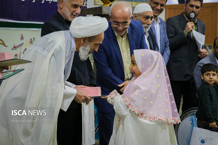 جشن روزه‌اولی‌ها و تجلیل از خانواده شهدا در دانشگاه آزاد اسلامی یزد