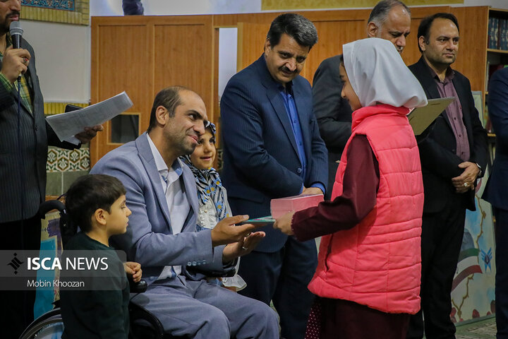 جشن روزه‌اولی‌ها و تجلیل از خانواده شهدا در دانشگاه آزاد اسلامی یزد