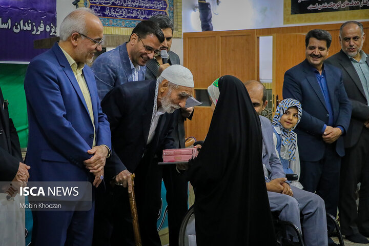 جشن روزه‌اولی‌ها و تجلیل از خانواده شهدا در دانشگاه آزاد اسلامی یزد