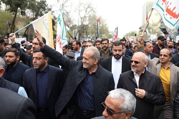 کدام چهرههای سیاسی و نظامی کشور در راهپیمایی روز قدس شرکت کردند؟