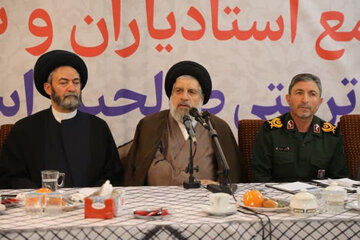 حوزه، دانشگاه و مدارس متولیان امور تربیتی هستند