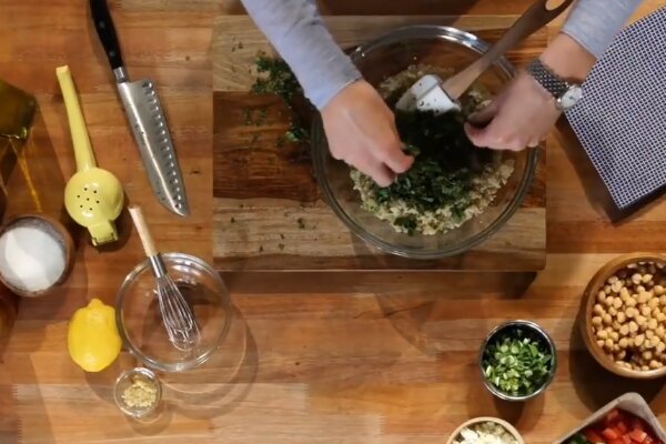 آموزش آشپزی / طرز تهیه سالاد تبوله با کینوا کاملا رژیمی و خوشمزه