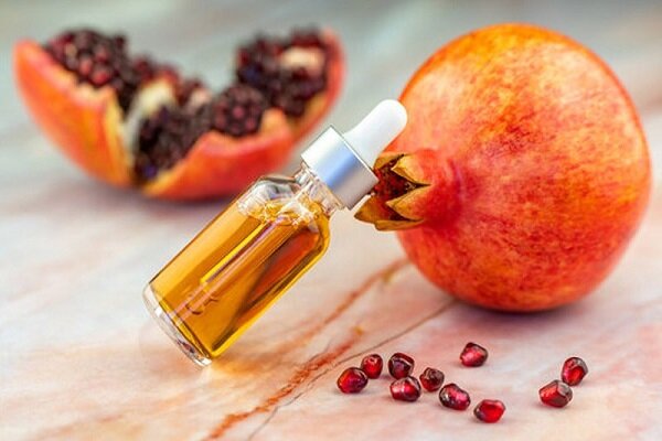 خواص روغن هسته انار برای پوست + نکات مهم استفاده