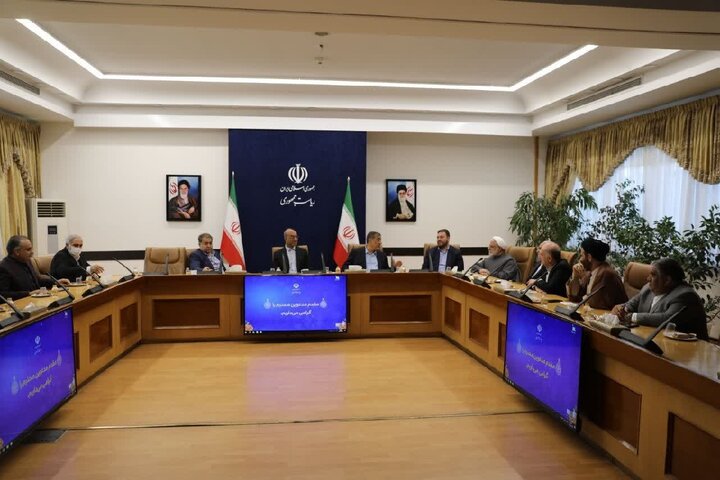نشست مشترک استاندار کرمانشاه و مجمع نمایندگان استان با معاون اجرایی رئیس‌جمهور