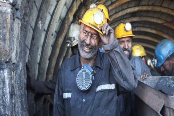 استراتژی بقا در سنگر تولید؛ واکاوی نقشه راه شورای عالی کار برای پیشگیری از فروپاشی معیشت کارگران استراتژی بقا در سنگر تولید؛ واکاوی نقشه راه شورای عالی کار برای پیشگیری از فروپاشی معیشت کارگران