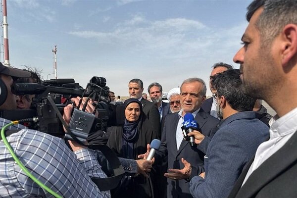 پزشکیان: در کنار مردم بندرعباس هستیم