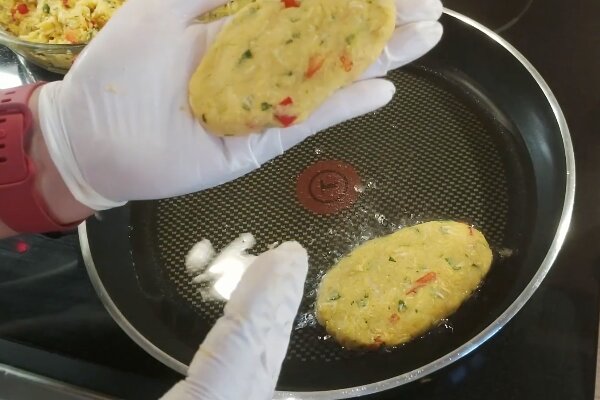 آموزش آشپزی / طرز تهیه کتلت مرغ با مرغ پخته