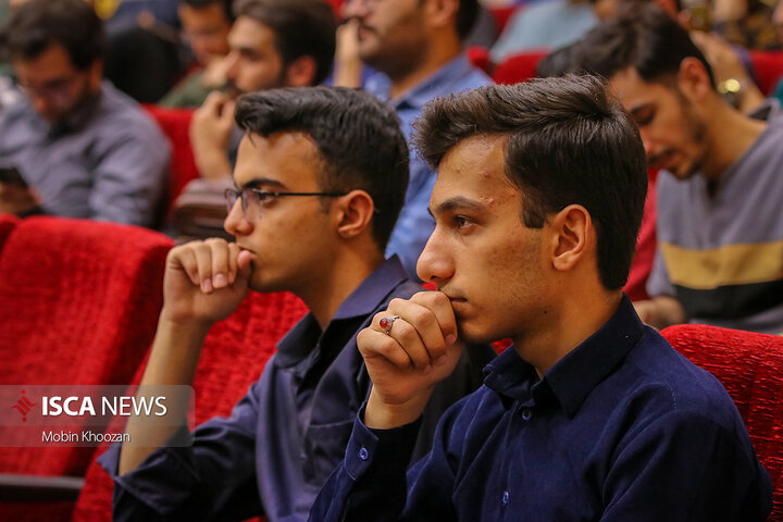 نشست دانشجویان یزدی با حضور امیرحسین ثابتی نماینده مردم تهران در دانشگاه یزد