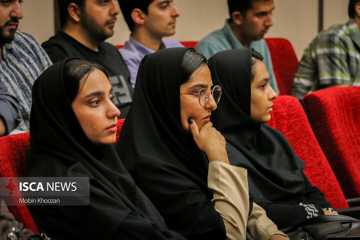 نشست دانشجویان یزدی با حضور امیرحسین ثابتی نماینده مردم تهران در دانشگاه یزد