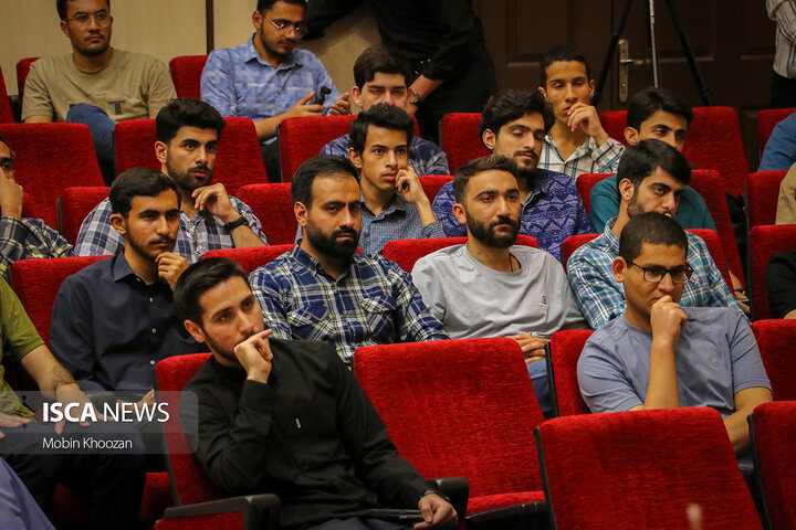 نشست دانشجویان یزدی با حضور امیرحسین ثابتی نماینده مردم تهران در دانشگاه یزد