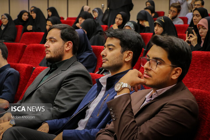 نشست دانشجویان یزدی با حضور امیرحسین ثابتی نماینده مردم تهران در دانشگاه یزد