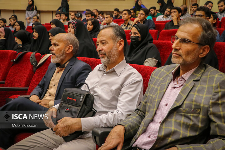 نشست دانشجویان یزدی با حضور امیرحسین ثابتی نماینده مردم تهران در دانشگاه یزد
