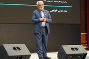 معلم، پرورشگر رشد جامعه است نه جایگزین‌پذیر با ماشین