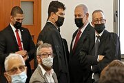 محافظان نتانیاهو از ترس دستگیری ماسک می‌زنند