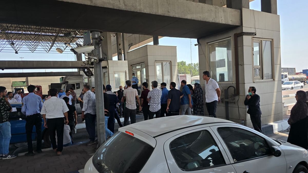 تجمع خانوادۀ‌های مفقودان حادثۀ بندر شهید رجایی + عکس
