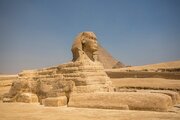 مشهورترین مجسمۀ مصر باستان شبیه کدام شخصیت است؟
