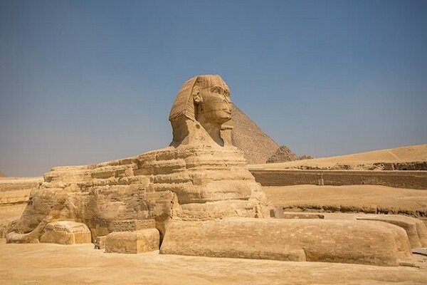 مشهورترین مجسمۀ مصر باستان شبیه کدام شخصیت است؟