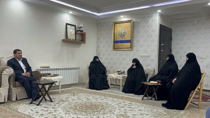 مخبر به منزل شهید رئیسی رفت + عکس