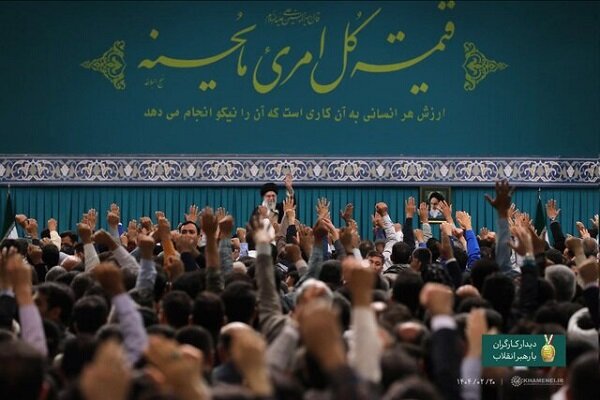 رهبر انقلاب: ایمنی کارگران بسیار مهم است و باید تامین شود