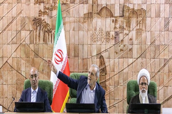 شرط عبور از بحران‌ها، وحدت ملی و اجتناب از شعارزدگی است