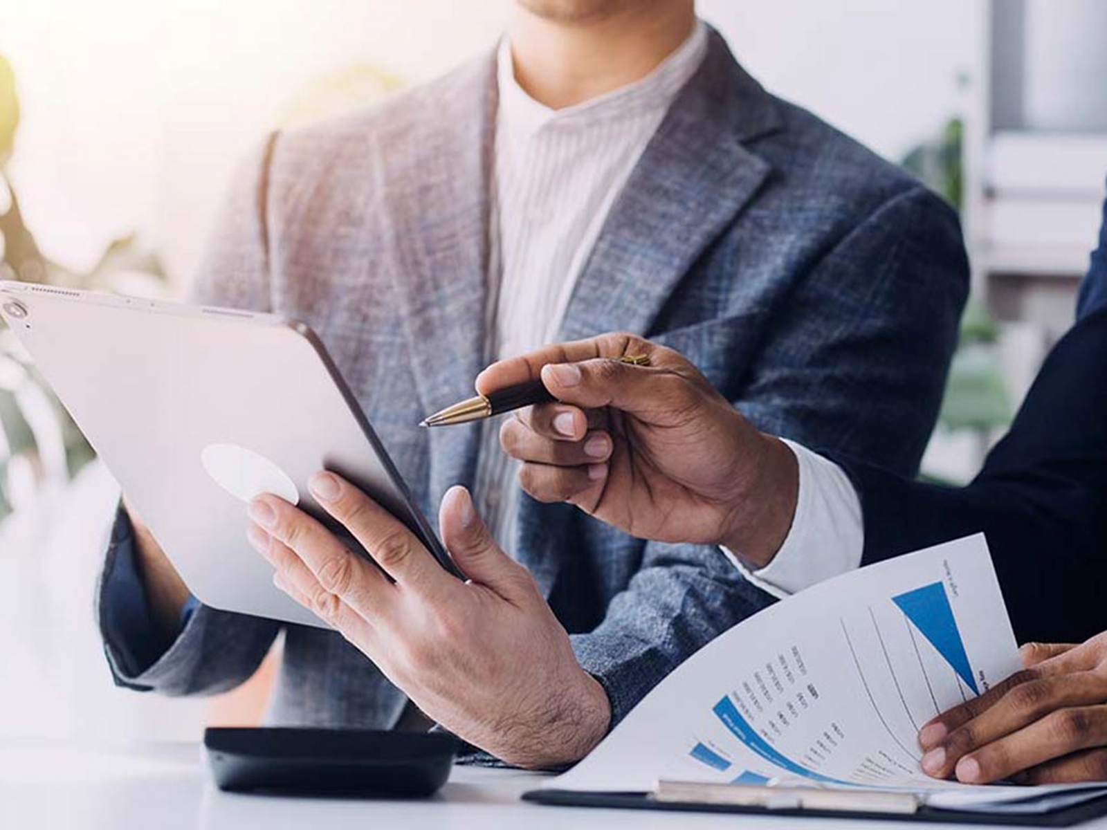 مشاوره مالیاتی در کرج با تیم حرفهای محاسبان تدبیر